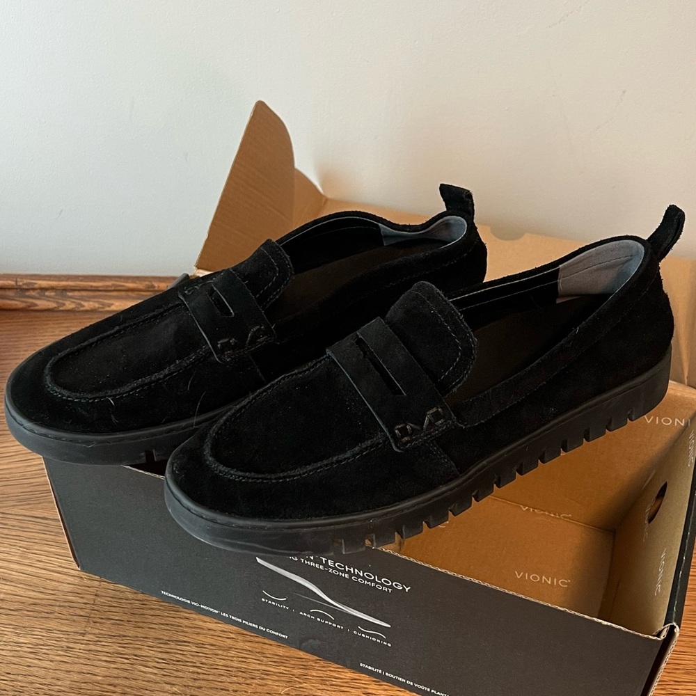 Vionic Uptown black suede loafer